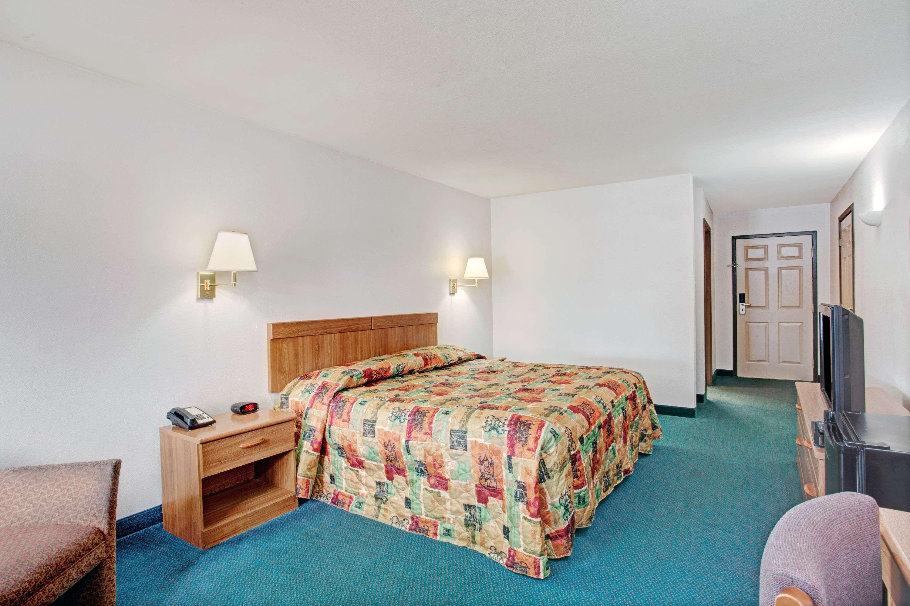 Super 8 By Wyndham Olive Branch Hotel Exterior photo